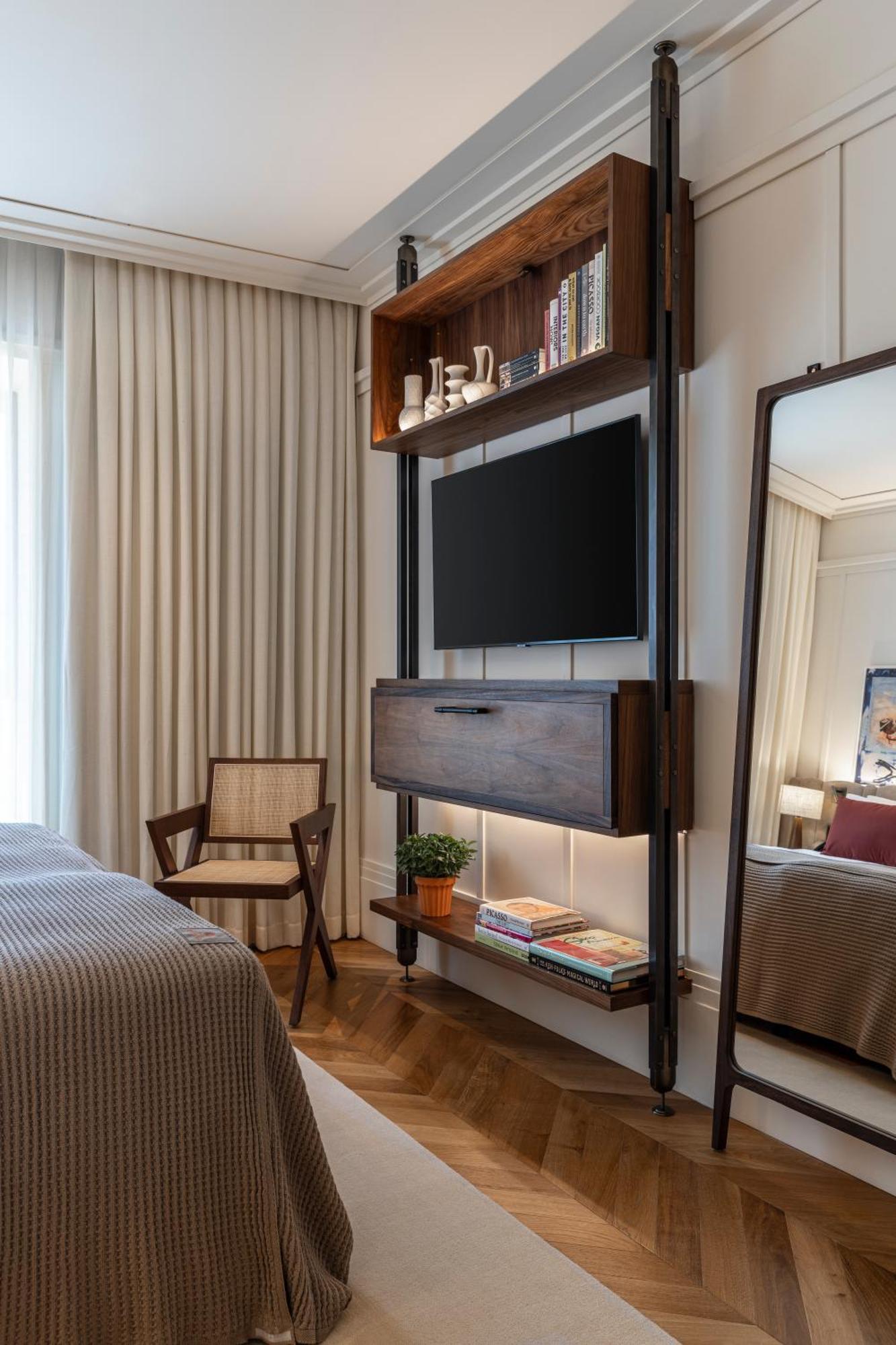 The George Hotel *